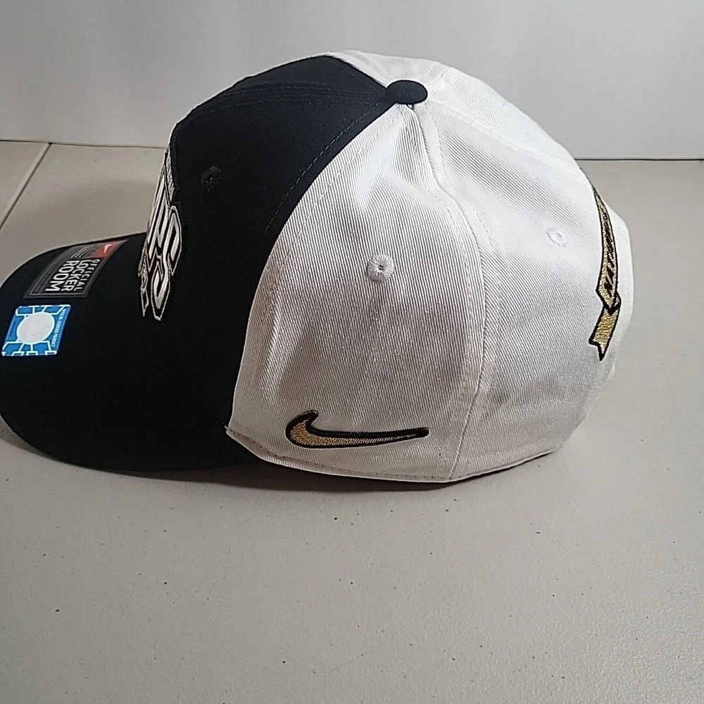 NIKE UConn Huskies 2024 Mens Basketball National Champions Locker Room Hat
